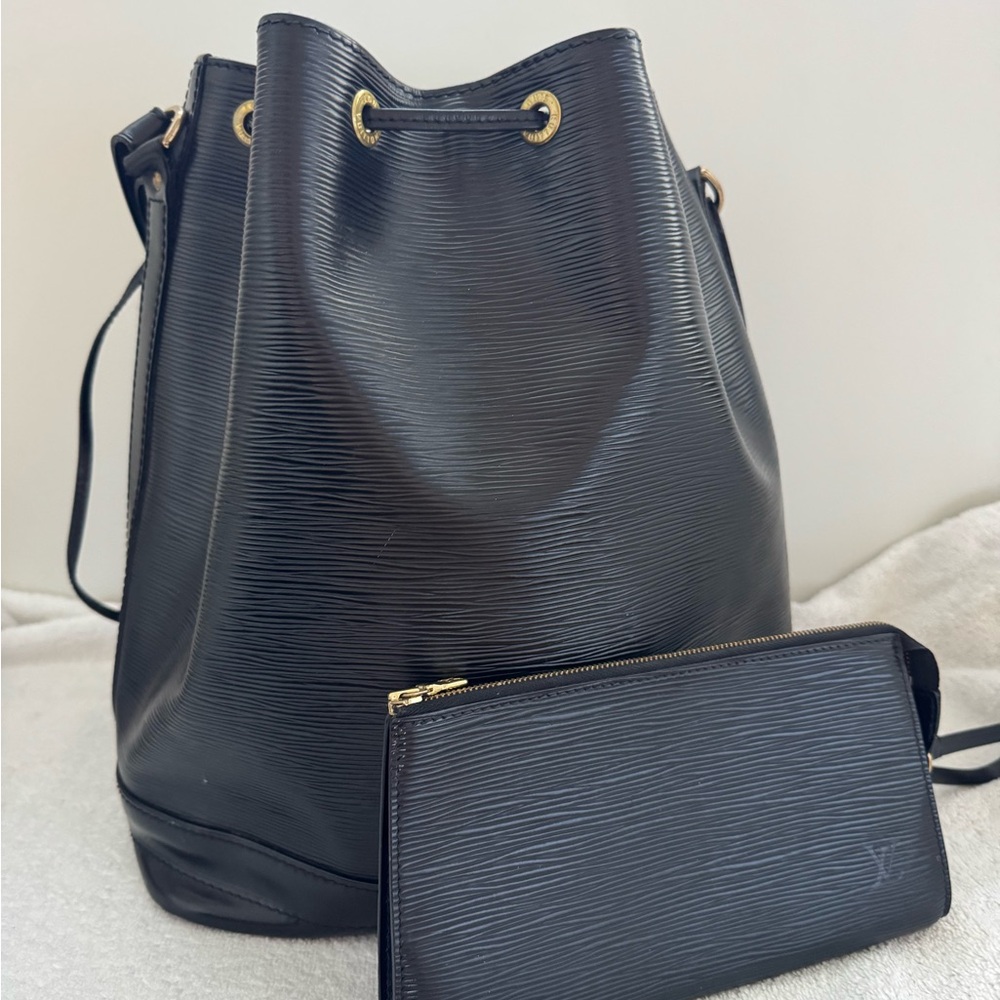 Louis Vuitton Large Noé Shoulder Bag Black Leather Bucket Bag